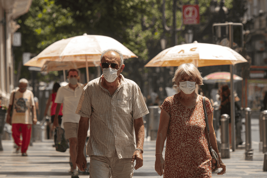 Un episodio de calor excepcional desde mayo a julio de 2025 provocó 1.180 muertes, un 1.035 % más que en 2024. La temperatura media de junio fue de 23,6 ºC, superando récords anteriores. Galicia, La Rioja, Asturias y Cantabria fueron las comunidades más afectadas. El 59,24 % de los fallecidos eran mujeres mayores de 65 años. Se notificaron diez muertes por golpes de calor desde mayo.